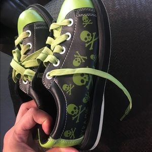 Big Kids Bowling shoes! Black and lime, Skulls.